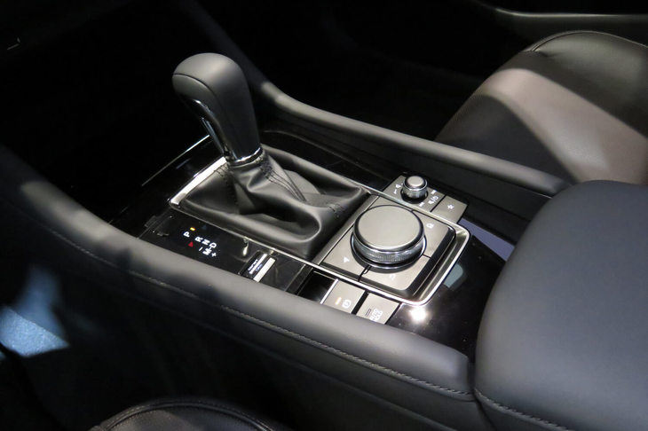 マツダ3ハッチバック（センターコンソール）