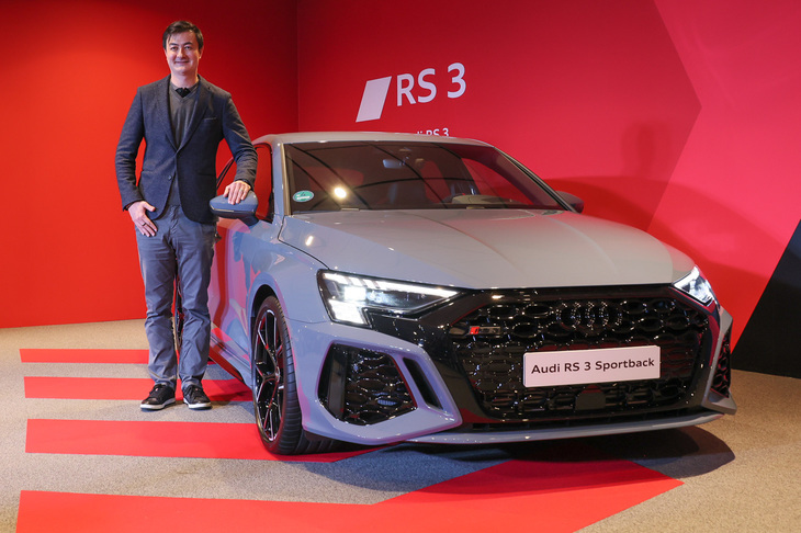 アウディ ジャパンのマティアス・シェーパース社長と。新型「RS 3スポーツバック／RS 3セダン」については、2022年は800台ほどの販売を見込んでいるという。