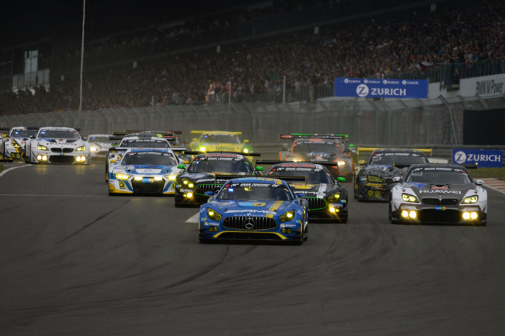今大会で44回目の開催となった、ニュルブルクリンク24時間耐久レース。世界各国から計158台のマシンが集結し、それぞれのクラスで激しいバトルが展開された。