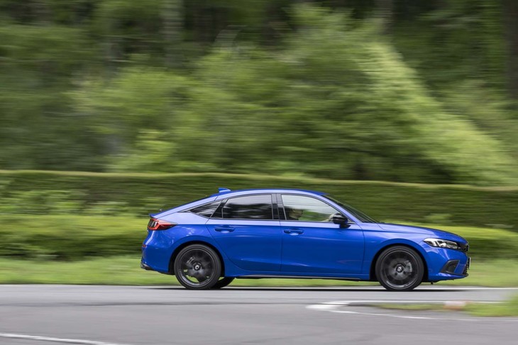 先代モデルでは「セダン」と「ハッチバック」が選べたが、国内向けの現行モデルは後者に一本化されている。