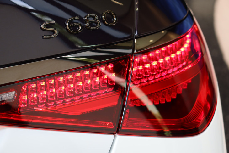 メルセデス・マイバッハS680エディションノーザンライツ（リアランプ）