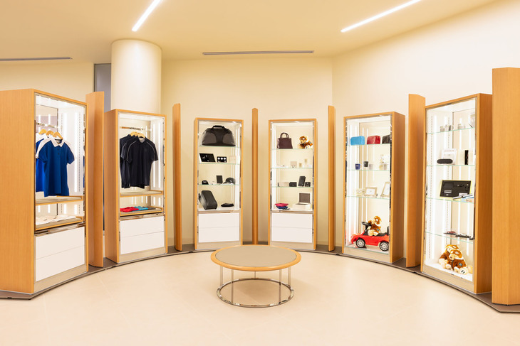 ベントレー東京 芝ショールーム（インテリア）