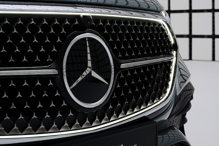 メルセデス・ベンツEクラス（フロントグリル）