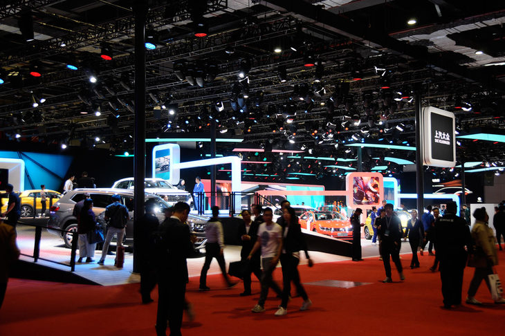 2019年の上海モーターショーの様子。もし中国の自動車普及率が日本と同じとなった場合、保有台数は約7億5000万台に達するという。（写真＝Newspress）