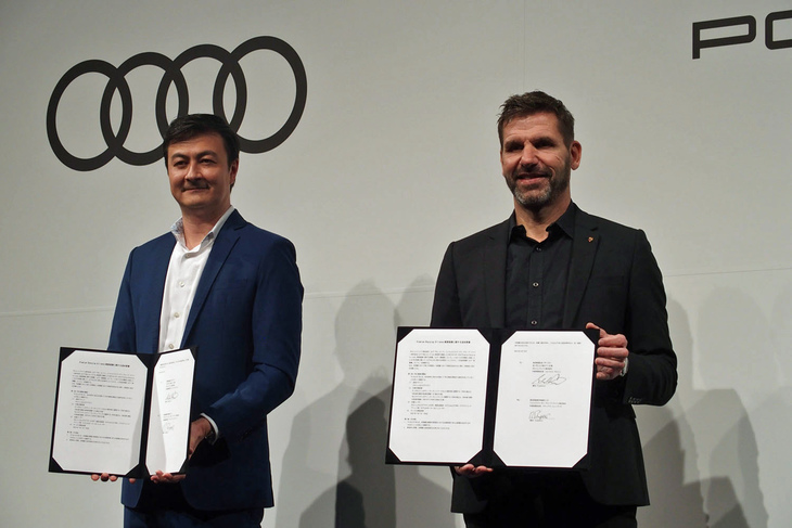 プレミアムチャージングアライアンスの締結を発表したアウディ ジャパンのマティアス・シェーパース氏（写真左）とポルシェジャパンのミヒャエル・キルシュ氏（同右）。
