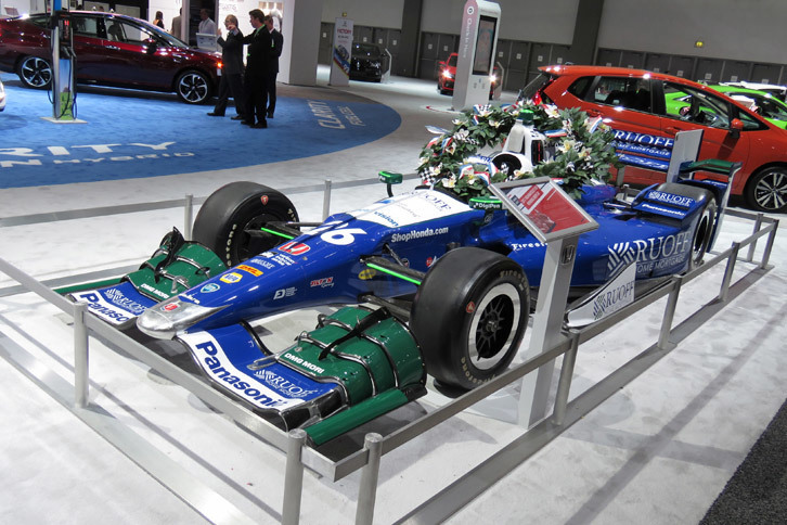 2017年のインディ500で優勝した佐藤琢磨の競技車両。