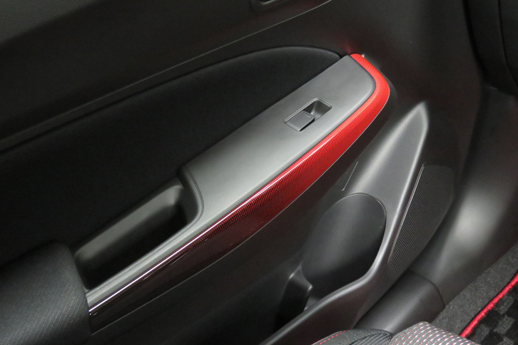 スズキ・スイフトスポーツ（ドアコンソール）