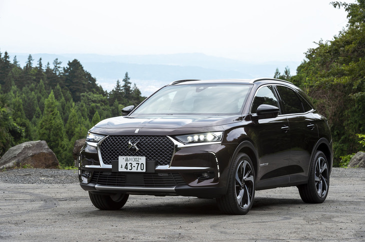 DSブランドの新たなフラッグシップとしてデビューした「DS 7クロスバック」。今回は装備充実の上級グレード「グランシック」のディーゼルモデルに試乗した。