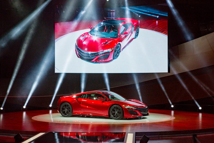 2015年には年初の北米国際自動車ショーで2代目「NSX」が世界初公開。初代の生産終了から10年の時を経て、ホンダのスーパースポーツが復活することとなった。