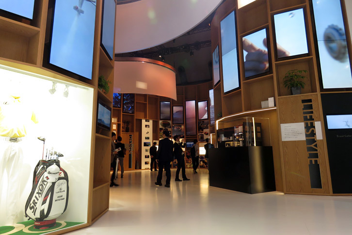 第45回東京モーターショーでのレクサスブースの様子。