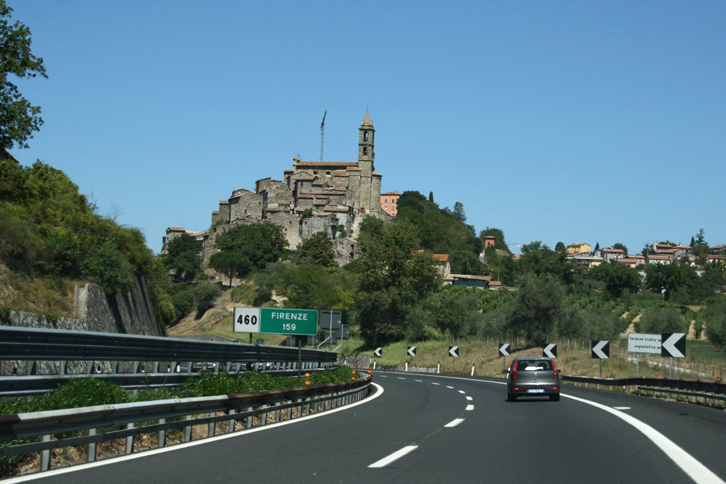 アウトストラーダA1号線「太陽の道」。写真はローマ～フィレンツェ間でのもの。