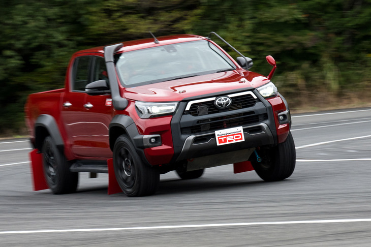 現在開発中のワイドトレッドキットが装着された「トヨタ・ハイラックス」。「Z」グレードおよび特別仕様車「Z“レボロッコエディション”」に対応した用品になる予定だ。