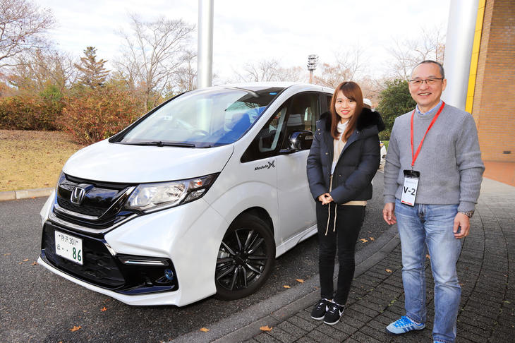 「ミニバン試乗」コースに参加した児島高夫さんは、お嬢さんと2人で参加。バイクを中心に長年ホンダに親しんできたという。以前は、「エリシオン」のV6に乗っており、「ステップワゴン モデューロX」は気になる存在のよう。乗ってみて足まわりのよさと「ちょっとワルい見た目」が気に入ったようだ。ステップワゴンに関しては、「長距離ドライブを楽しむのでハイブリッド仕様があるとうれしい」とのこと。最後に「楽しい試乗だった」と締めくくってくれた。