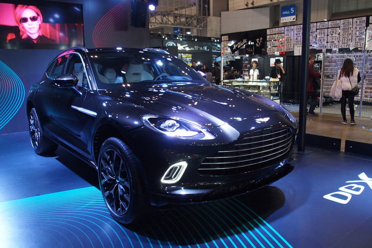 アストンマーティンDBX