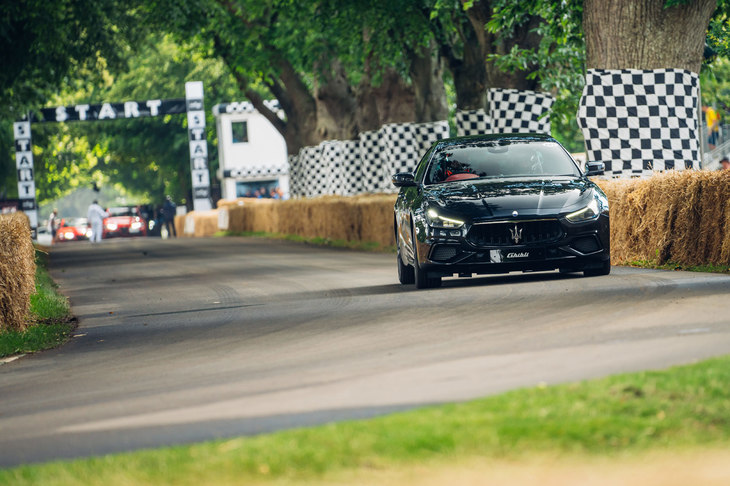 マセラティ・ギブリ トロフェオ