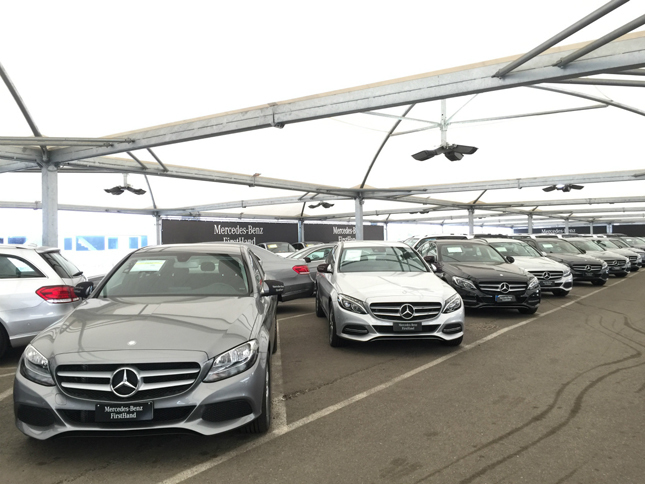 イタリアにおけるメーカー認定中古車の展示場。アダプティブクルーズコントロール（ACC）付きの車両は、この国では極めて少ない。