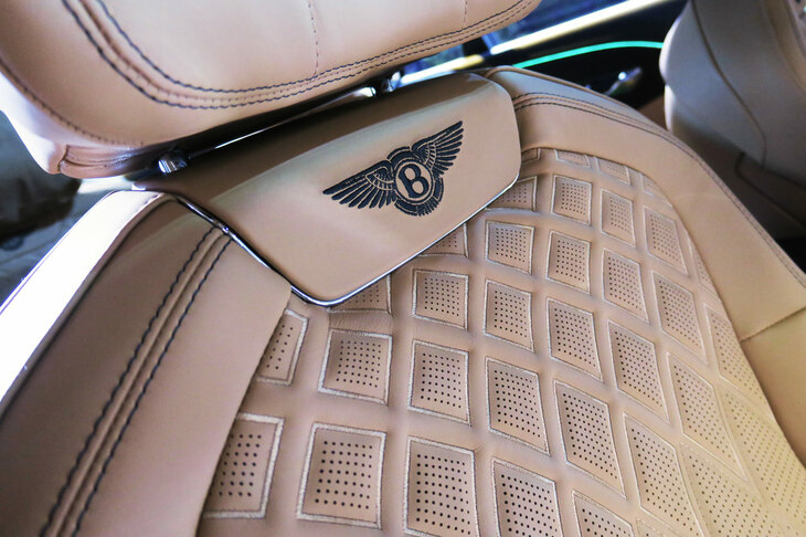 ベントレー・フライングスパー ハイブリッド（フロントシート）