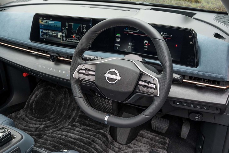 ステアリングホイールは2本スポークタイプ。試乗車にはオプションの「プロパイロット2.0」が装着されていたが、ハンズオフ走行を伴わない「プロパイロット」は標準装備となる。