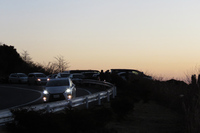 白銀展望駐車場の様子。日が昇ると皆そそくさと帰ってしまった。もう少しご来光を楽しめばいいのに。