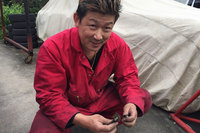 金髪リーゼントがトレードマークの酒井メカニック。