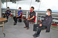 インタビューは、富士スピードウェイのグランドスタンド上の一室において、イベントの盛り上がりを耳にしながら行われた。