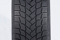 「X-ICE SNOW」のトレッド面。「EverWinterGripコンパウンド」はトレッドの底部まで使われており、摩耗しても高い雪上性能が保たれるという。