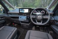 2枚のディスプレイが目を引くインストゥルメントパネルまわりは、「ノート」や「アリア」等にも見られる特徴だ。