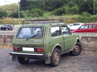 年季の入った個体。テールゲートが灯火類の上からしか開かなかった1980年代のモデルである。