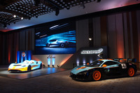 会場には「エルヴァ」のほか、ガルフカラーの「セナ」も展示されていた。