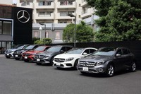 東京・六本木のブランド体験施設、メルセデス ミーに集められた、メルセデス・ベンツのSUVモデル。写真手前から「GLA」が2台と、「GLC」「GLCクーペ」「GLE」「GLS」。