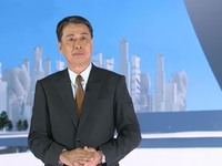 「Nissan Ambition 2030」で新たなビジネスチャンスを追求すると意気込む、内田 誠 社長。このビジョンには先進運転支援技術や知能化技術の発展・普及も盛り込まれており、2030年度までには、ほぼすべての新型車に高性能な次世代LiDAR（ライダー）技術が搭載されるようになるという。