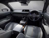 マツダが「MX-30 EVモデル」を発売　航続距離256kmの電動コンパクトSUVが登場の画像