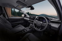 トヨタが新型「ハイラックス」を世界初公開　ディーゼルのほかBEVやFCEVを設定の画像