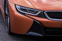 試乗車は、オプションのレーザーライトを装備。LEDヘッドライトのロービームの約2倍に相当する、最長600mまで照射する。