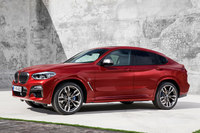 「X2」にとって兄貴分にあたる「X4」。同じ“偶数番号のBMW Xモデル”でありながら、クルマの形が全然違う。