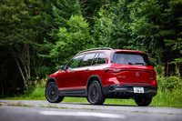 「EQB」はDセグメントの「EQC」、Cセグメントの「EQA」に続く電動SUVの第3弾モデル。今回試乗した「EQB350 4MATIC」は、容量66.5kWhの駆動用バッテリーを搭載している。車両本体価格は899万円。