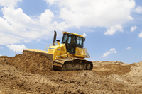 “ICT建機”が従来の建機と比べてどう進化しているのか、ブルドーザーなどを例に紹介する。（photo：菊池貴之）