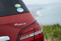 バックドアの右側には、4WD車であることを示す「4MATIC」のエンブレムが添えられる。