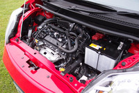 1.3リッターモデルのパワーは8psアップ（最大トルクは同じ）。燃費はJC08モードで19.6km/リッターを記録する。