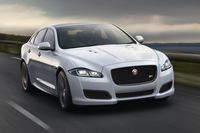 2016年モデルの「ジャガーXJ」。