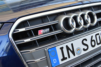 フロントグリルとリアエンドには、そのパフォーマンスの高さを示唆する“S”のエンブレムが添えられる。