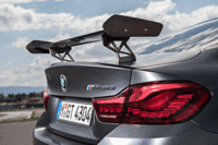 CFRP製リアウイングは角度調整が可能（写真をクリックすると動く様子が見られます）。