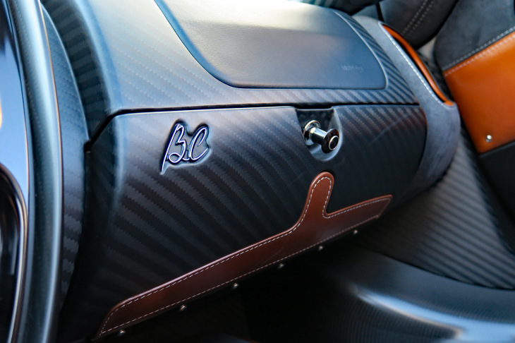 パガーニ・ウアイラ ロードスターBC（グローブボックス）