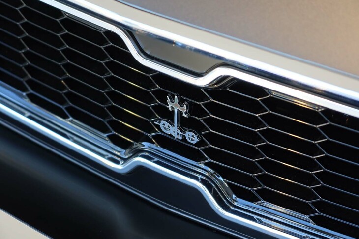 ミツオカM55コンセプト（フロントエンブレム）