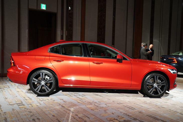 ボルボS60 T5インスクリプション（サイド）