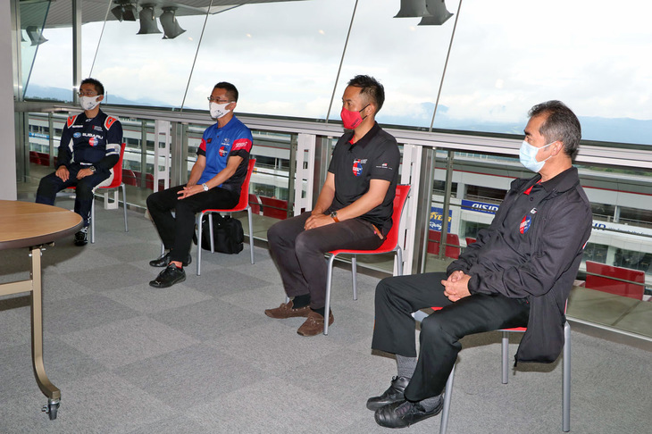 インタビューは、富士スピードウェイのグランドスタンド上の一室において、イベントの盛り上がりを耳にしながら行われた。