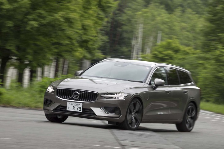 ボディーのスリーサイズは全長×全幅×全高＝4760×1850×1435mm。日本市場に配慮して全幅を抑えたというのがボルボの主張だ。