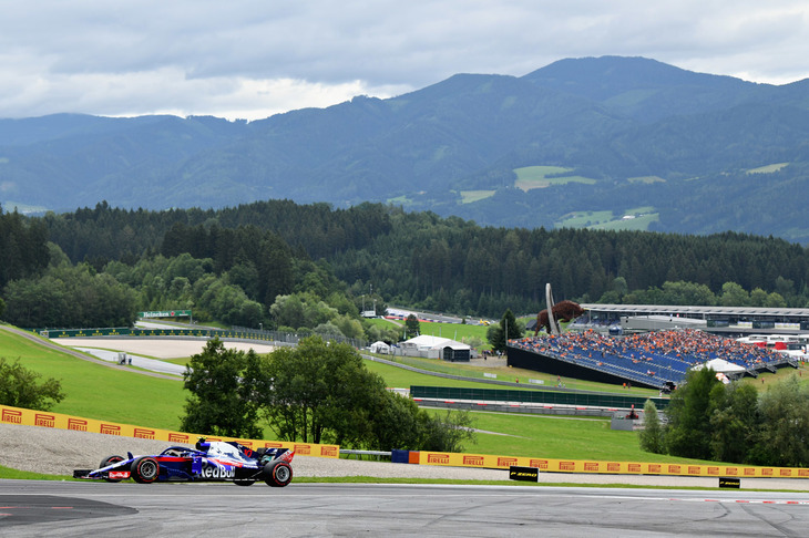 トロロッソは、ピエール・ガスリー（写真）が最初の2回のフリー走行のいずれでもトップ10内に入り好発進。しかし予選では、ルノーやハースらライバルに迫れず、ガスリー12位。ブレンドン・ハートレーはQ1落ちの19位で、パワーユニットのコンポーネントを戦術的に交換するも、フェルナンド・アロンソがピットレーンスタートを選んだことで19位のままレースに臨んだ。ガスリーはスタートでの接触に巻き込まれ14位に落ちるも、レースが進むにつれ入賞圏まで駒を進めた。しかし終盤、ザウバーの2台に先を越され、結果11位とポイント獲得ならず。ハートレーはメカニカルトラブルで途中リタイア。（Photo=Toro Rosso）
	 