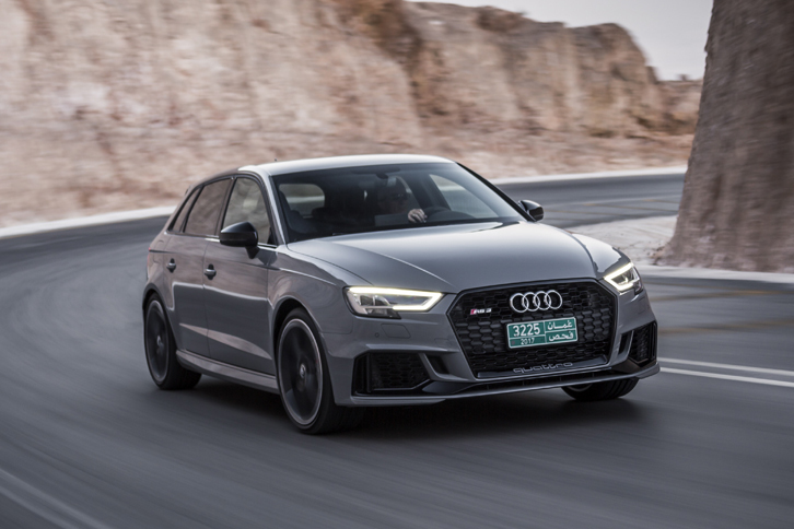 「RS 3スポーツバック」の0-100km/h加速タイムは「RS 3セダン」と同じで、4.1秒と公表される。