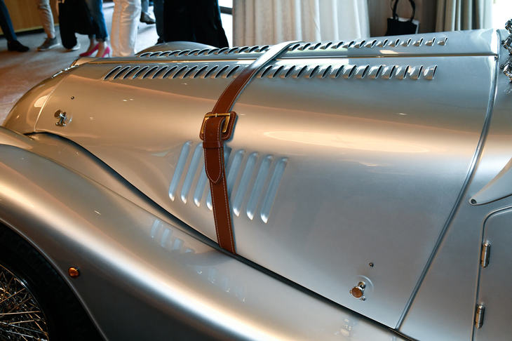 モーガン4/4（ボンネット）